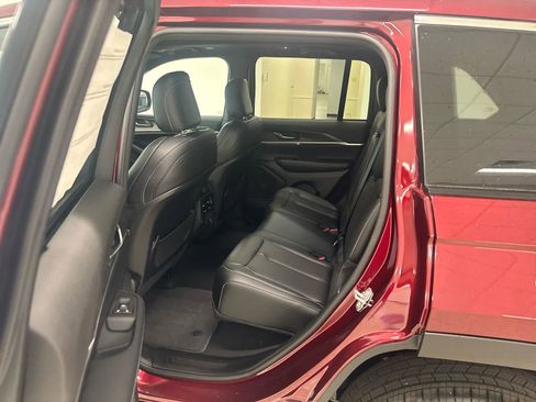 New 2025 Jeep Grand Cherokee Limited w/ Trailer Tow Package image 16