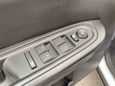 Used 2017 Chevrolet Traverse LT image 17