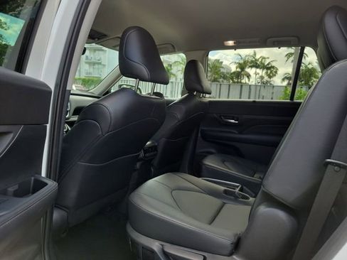 Used 2025 Toyota Grand Highlander Limited image 7