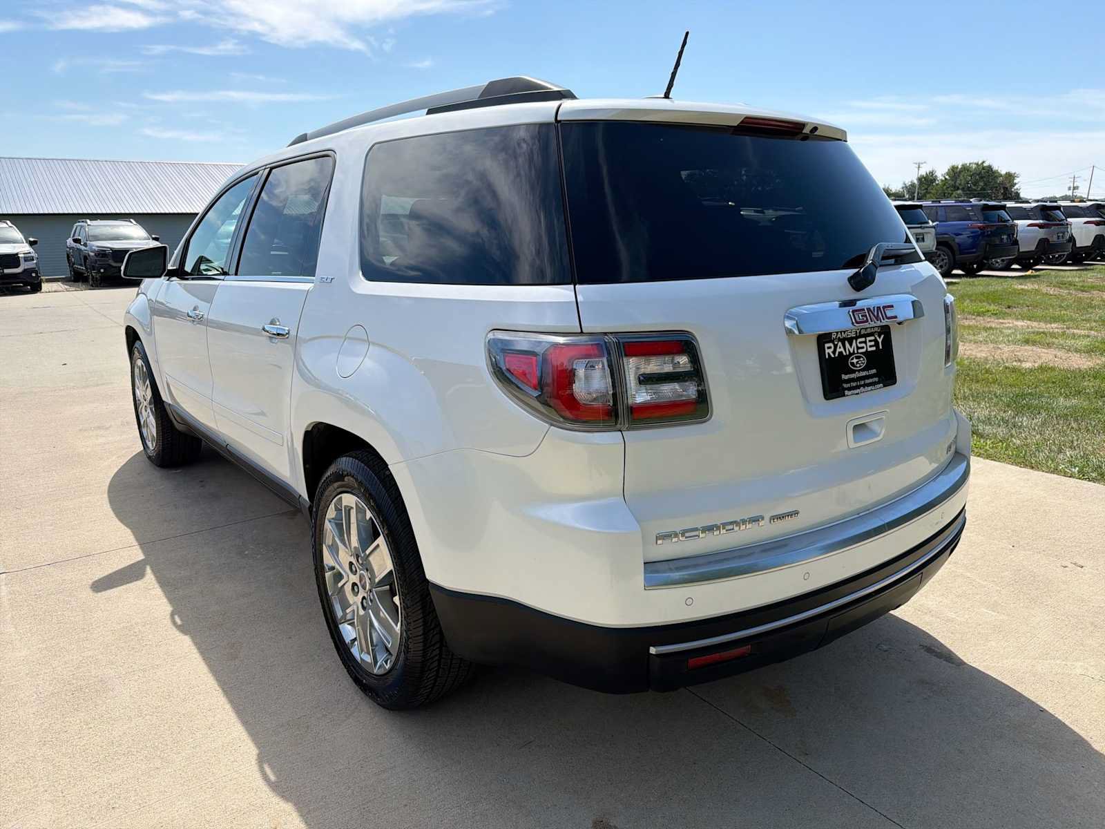 Used 2017 GMC Acadia Limited SLT AWD/4WD image 4