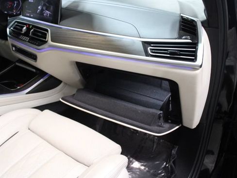 Used 2021 BMW X7 M50i w/ Dynamic Handling Package AWD/4WD image 29