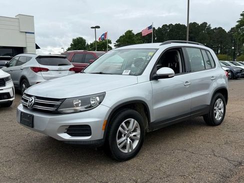 Used 2017 Volkswagen Tiguan S FWD image 2