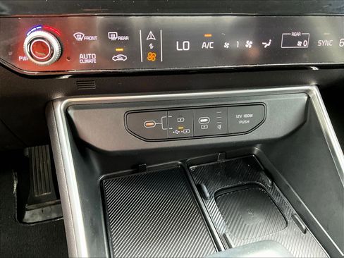 Used 2025 Kia Carnival SX Prestige FWD image 16