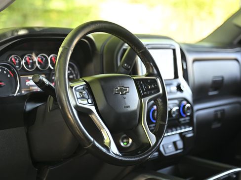 Used 2019 Chevrolet Silverado 1500 LT Trail Boss AWD/4WD image 13