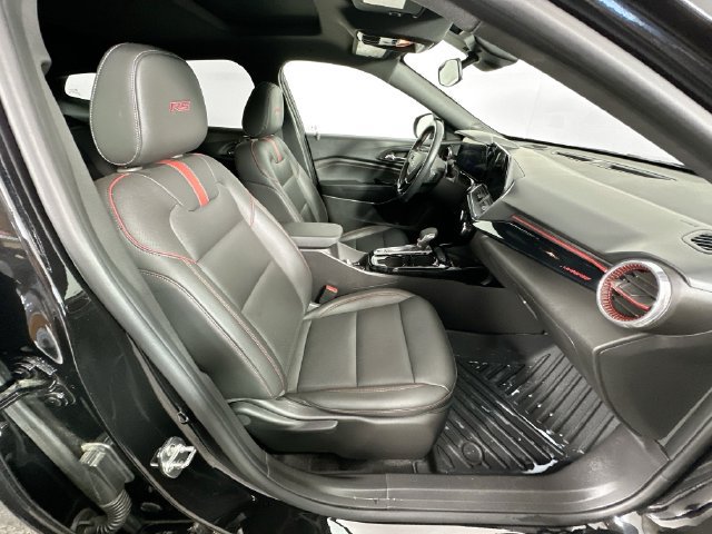 Used 2025 Chevrolet Trax RS w/ Sunroof Package FWD image 28