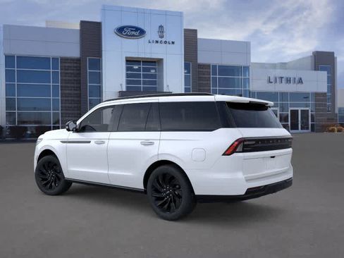 New 2026 Lincoln Navigator Reserve w/ Jet Appearance Package image 4