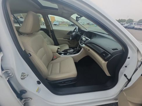 Used 2015 Honda Accord EX-L image 31