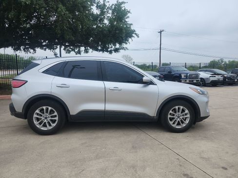 Used 2020 Ford Escape SE FWD image 2