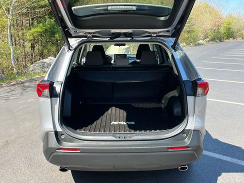 Used 2019 Toyota RAV4 XLE w/ Convenience Package AWD/4WD image 10
