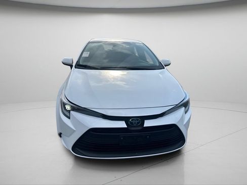 Used 2024 Toyota Corolla LE FWD image 4