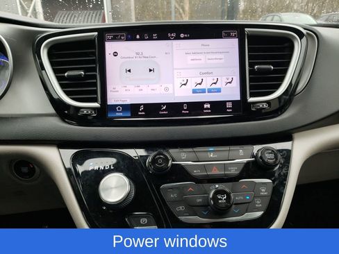 Used 2022 Chrysler Pacifica Touring-L FWD image 22
