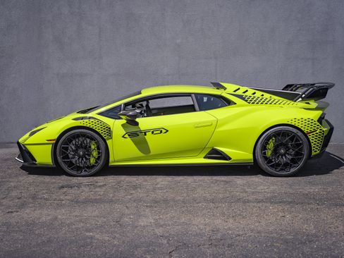 Used 2023 Lamborghini Huracan STO RWD image 2