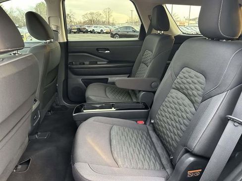 Used 2022 Nissan Pathfinder SV w/ SV Premium Package image 17