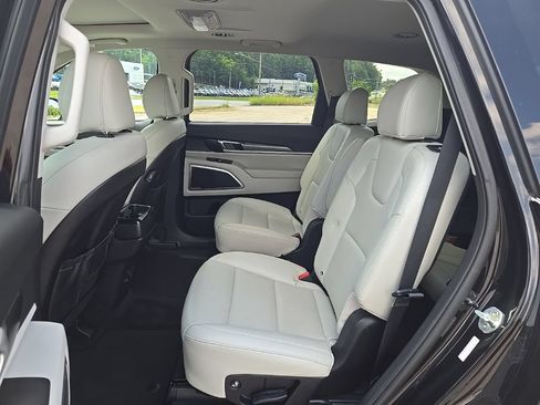 Used 2021 Kia Telluride S FWD image 21