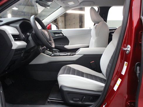 New 2026 Mitsubishi Outlander SE image 6