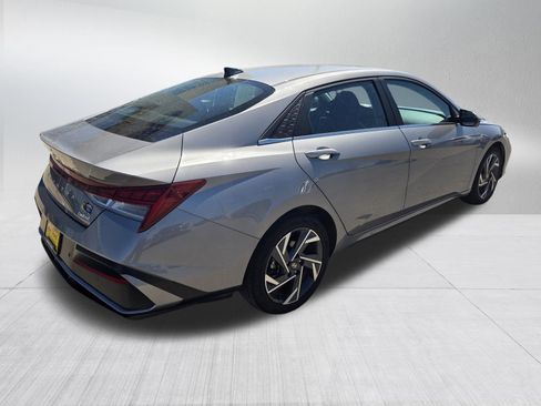 Used 2024 Hyundai Elantra Limited FWD image 7