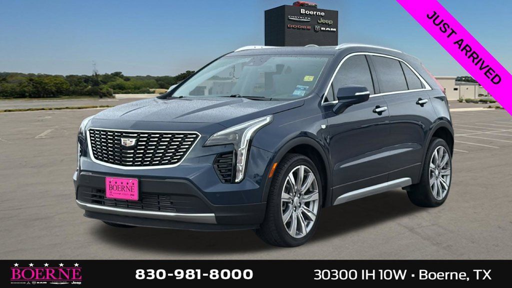 Used 2022 Cadillac XT4 Premium Luxury w/ Cold Weather Package FWD image 7