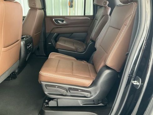 Used 2023 Chevrolet Suburban High Country image 20