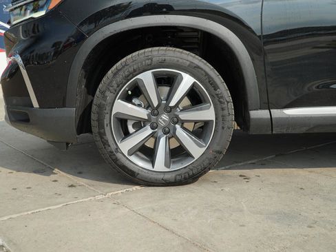 New 2025 Honda Pilot Touring image 12