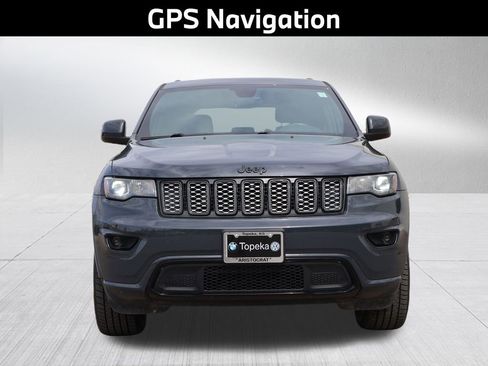 Used 2018 Jeep Grand Cherokee Altitude AWD/4WD image 3