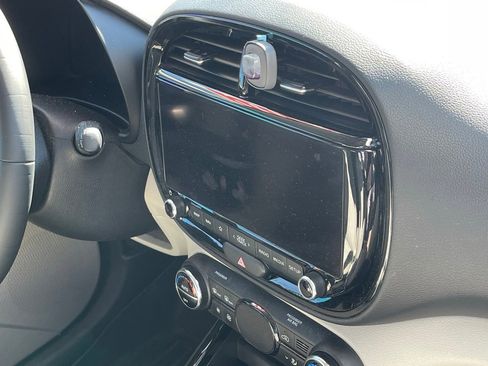 Used 2023 Kia Soul EX image 6