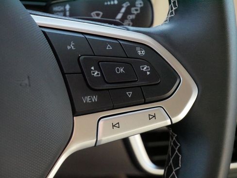 Certified 2025 Volkswagen Atlas SE w/ Black Wheel Package image 26