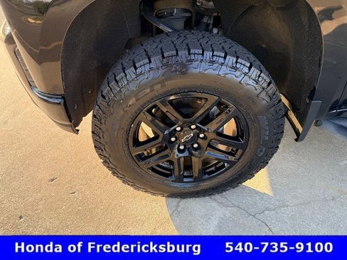 Used 2021 Chevrolet Silverado 1500 Custom Trail Boss w/ Midnight Edition AWD/4WD image 9