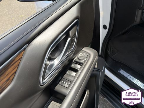 Used 2024 Chevrolet Suburban Premier AWD/4WD image 15