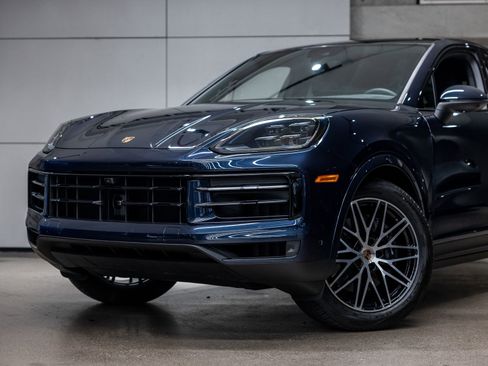 Certified 2025 Porsche Cayenne Coupe AWD/4WD image 21
