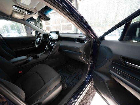 Used 2022 Toyota Venza LE image 26