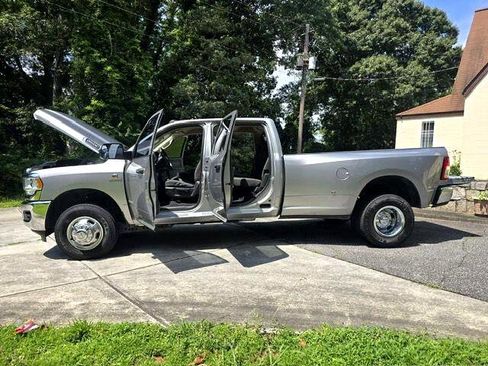 Used 2019 RAM 3500 Tradesman image 2