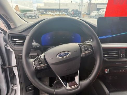 Used 2025 Ford Escape Platinum image 3