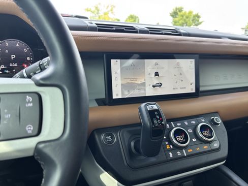 Used 2023 Land Rover Defender 90 X-Dynamic SE AWD/4WD image 30