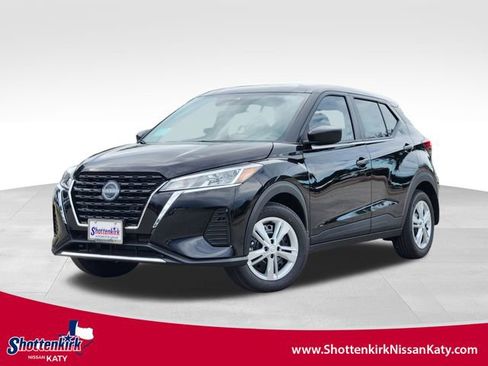 New 2025 Nissan Kicks Play S image 1