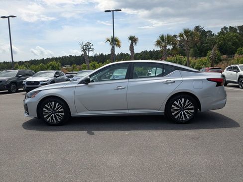 Used 2024 Nissan Altima 2.5 SV FWD image 7