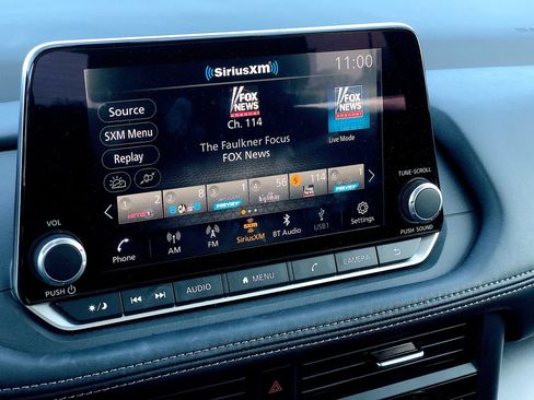 Used 2025 Nissan Rogue SV w/ SV Premium Package image 20