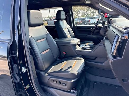 Used 2024 GMC Sierra 2500 AT4 w/ Technology Package AWD/4WD image 25