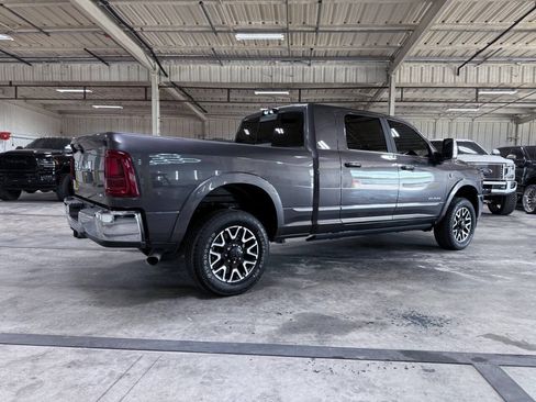 Used 2025 RAM 2500 Limited AWD/4WD image 3