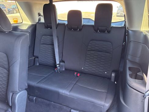Used 2025 Nissan Pathfinder SV AWD/4WD image 31
