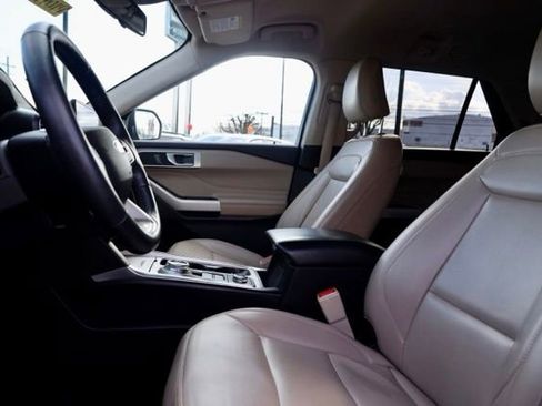 Used 2022 Ford Explorer XLT w/ Equipment Group 202A image 16