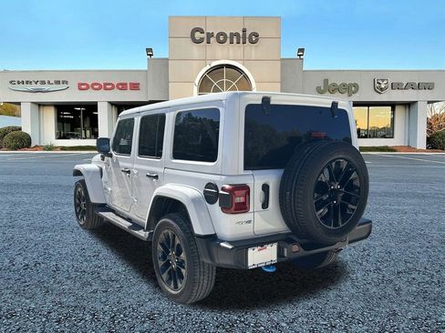 Used 2022 Jeep Wrangler Unlimited Sahara image 5