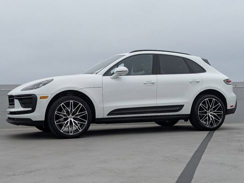 Certified 2024 Porsche Macan AWD/4WD image 2