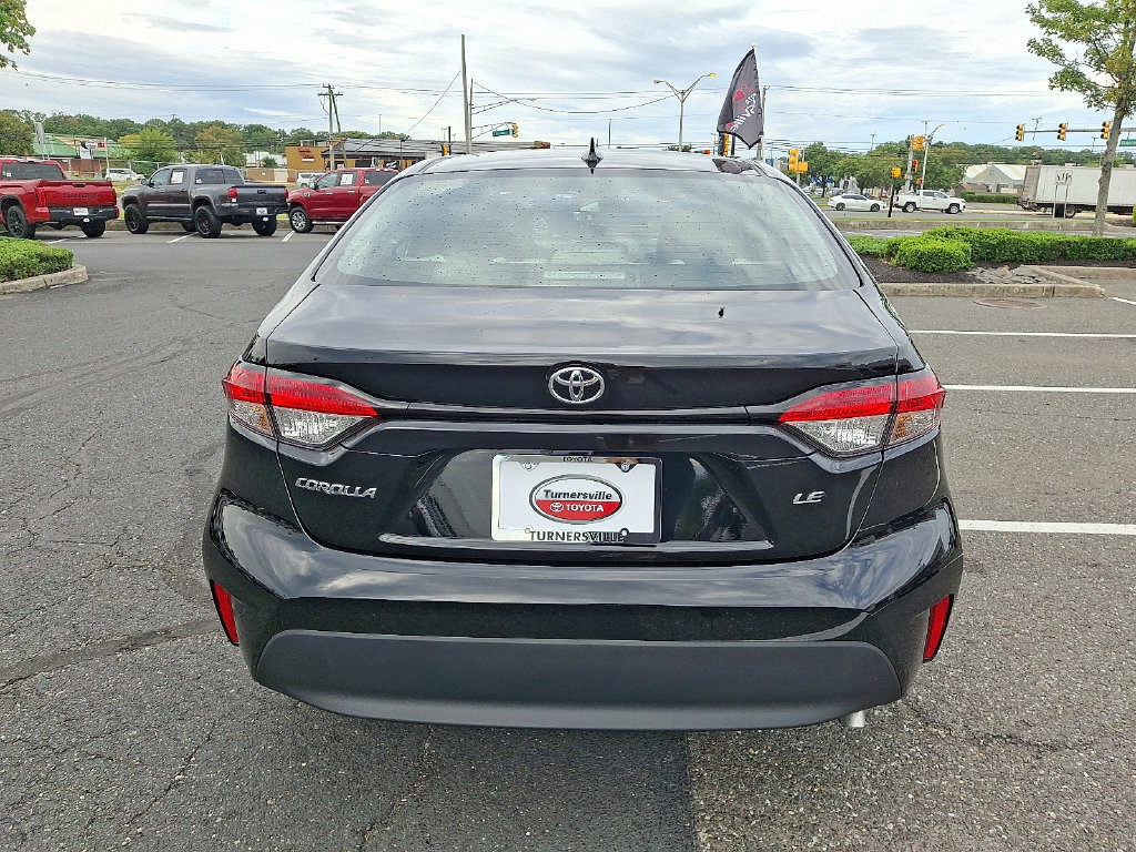 Used 2026 Toyota Corolla LE FWD image 5