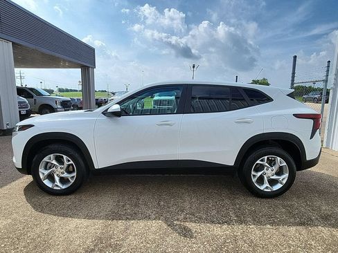 Used 2025 Chevrolet Trax LS w/ LS Convenience Package FWD image 19