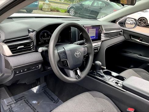 Used 2025 Toyota Camry LE FWD image 17