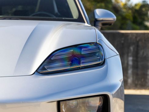 Certified 2025 Porsche Macan Electric image 17