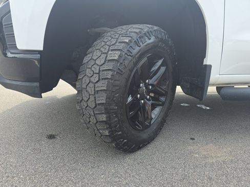 Used 2019 Chevrolet Silverado 1500 LT Trail Boss AWD/4WD image 32
