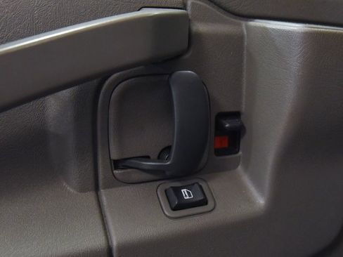 Used 2017 Chevrolet Express 3500 LT w/ LT Preferred Equipment Group RWD image 18