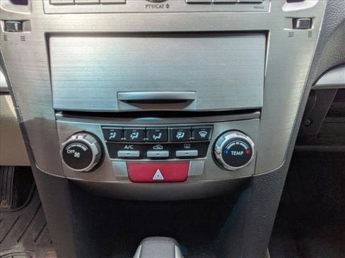 Used 2010 Subaru Outback 2.5i Premium AWD/4WD image 13