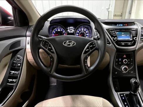Used 2014 Hyundai Elantra SE w/ Option Group 02 FWD image 5